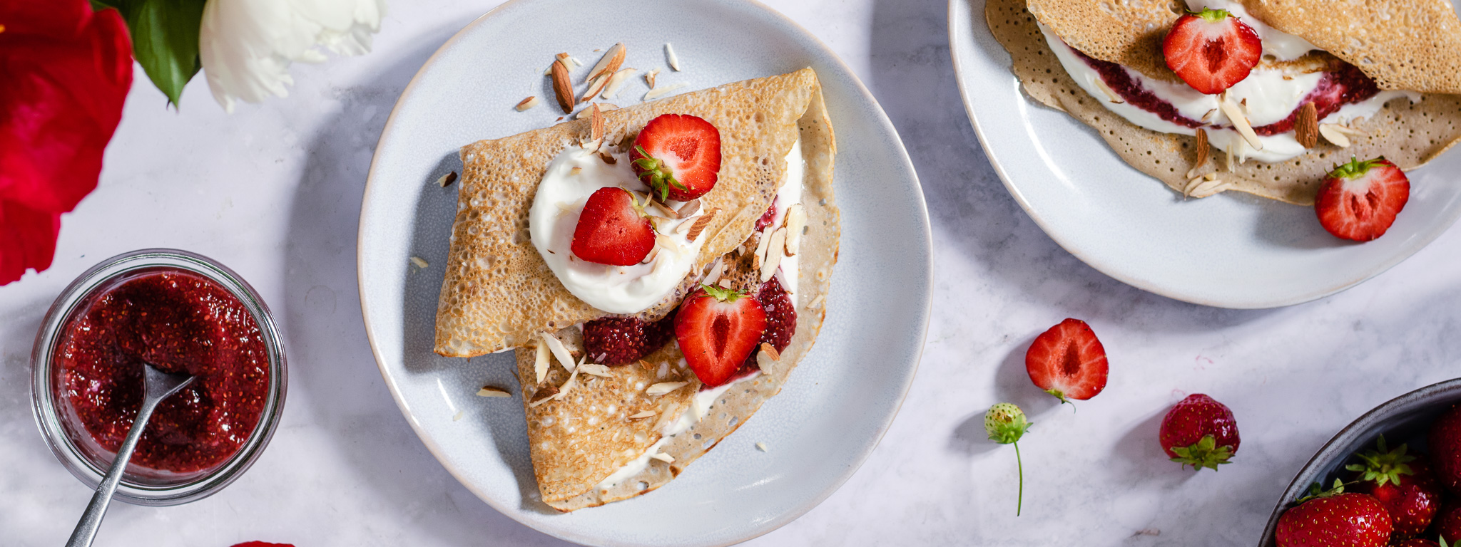 Pohánkové palacinky s jahodovou chia „marmeládou“ a tvarohom